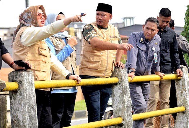 Siska-Sudirman Keruk Sedimen Lumpur di Eks-MTQ untuk Antisipasi Banjir