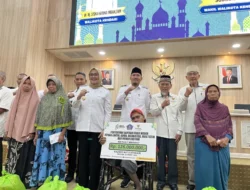Pemkot Kendari dan Baznas Salurkan Paket Sembako dan Uang Tunai kepada Warga yang Membutuhkan