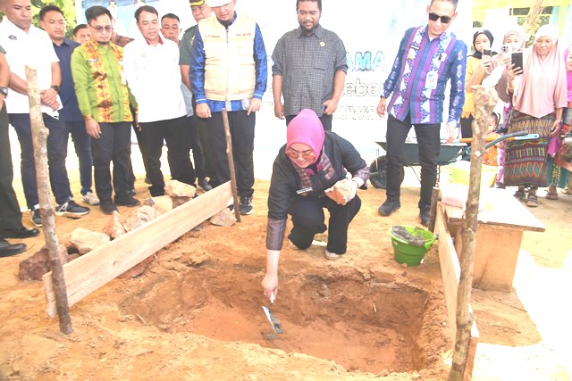 Pemkot Kendari Respon Cepat Kebakaran TPAS Puuwatu, 18 Rumah Mulai Dibangun 3 Pemkot Kendari Respon Cepat Kebakaran TPAS Puuwatu, 18 Rumah Mulai Dibangun