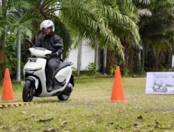 Tips Menghadapi Kendaraan di Depan saat Melakukan Rem Mendadak