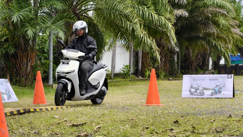 Tips Menghadapi Kendaraan di Depan saat Melakukan Rem Mendadak