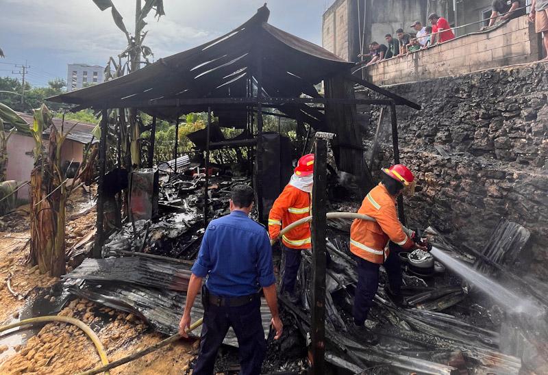 Satu Unit Rumah di Wuawua Kendari Terbakar, Diduga karena Kompor Gas 1 Satu Unit Rumah di Wuawua Kendari Terbakar, Diduga karena Kompor Gas