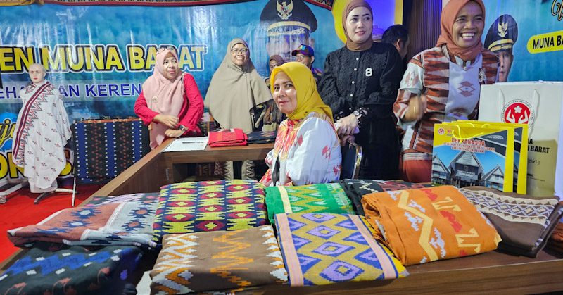 Penenun Lokal Harap Kain Tenun Tradisional Muna Barat Bisa Go Internasional