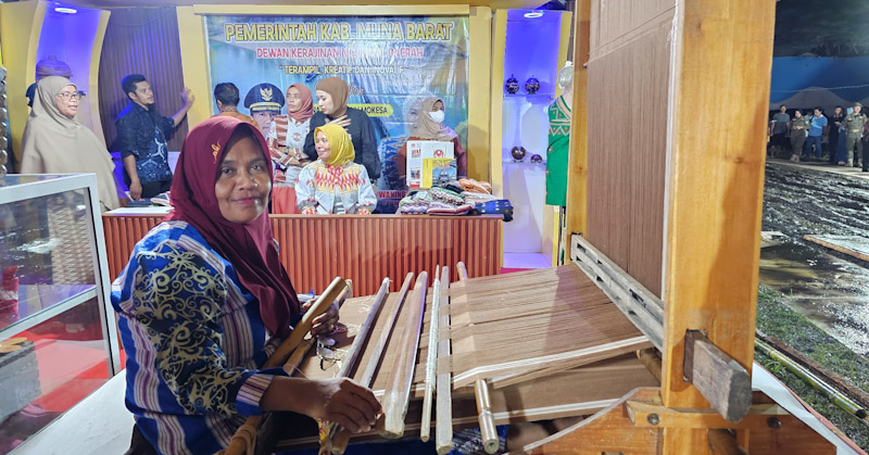 Penenun Lokal Harap Kain Tenun Tradisional Muna Barat Bisa Go Internasional