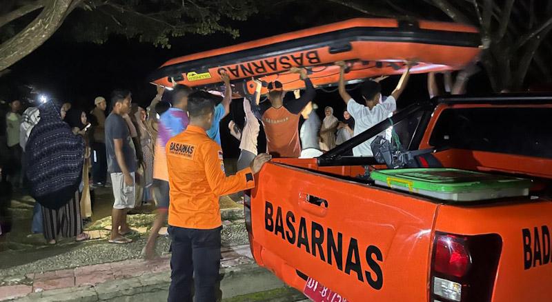 Bocah 12 Tahun Dilaporkan Hilang di Pantai Nambo, Diduga Tenggelam 1 Bocah 12 Tahun Dilaporkan Hilang di Pantai Nambo, Diduga Tenggelam