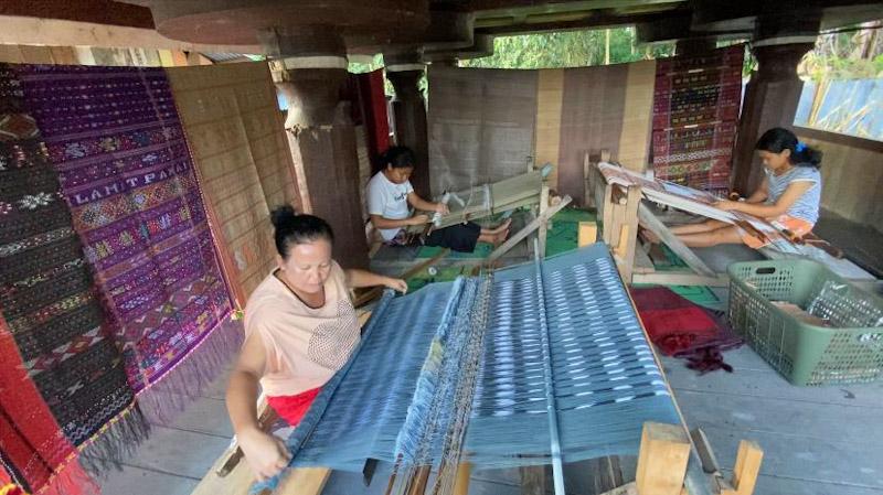 Berkat Program Klasterkuhidupku BRI, Klaster Usaha Tenun Ulos Ini Sukses Bangkit dan Berdayakan Kaum Wanita 1 Berkat Program Klasterkuhidupku BRI, Klaster Usaha Tenun Ulos Ini Sukses Bangkit dan Berdayakan Kaum Wanita