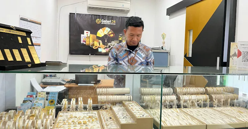 Harga Emas Meroket, Masyarakat Kendari Berburu Emas untuk Investasi 1 Harga Emas Meroket, Masyarakat Kendari Berburu Emas untuk Investasi