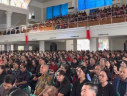 Gereja Santo Clemens Kendari Dipadati 2.980 Jemaat Saat Ibadah Jumat Agung 2025