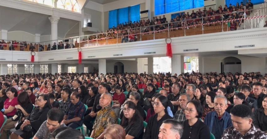 Gereja Santo Clemens Kendari Dipadati 2.980 Jemaat Saat Ibadah Jumat Agung 2025 1 Gereja Santo Clemens Kendari Dipadati 2.980 Jemaat Saat Ibadah Jumat Agung 2025