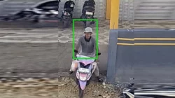 Terekam CCTV, Pekerja OB di Asrama Kambu Kendari Diduga Curi Motor 6 Terekam CCTV, Pekerja OB di Asrama Kambu Kendari Diduga Curi Motor