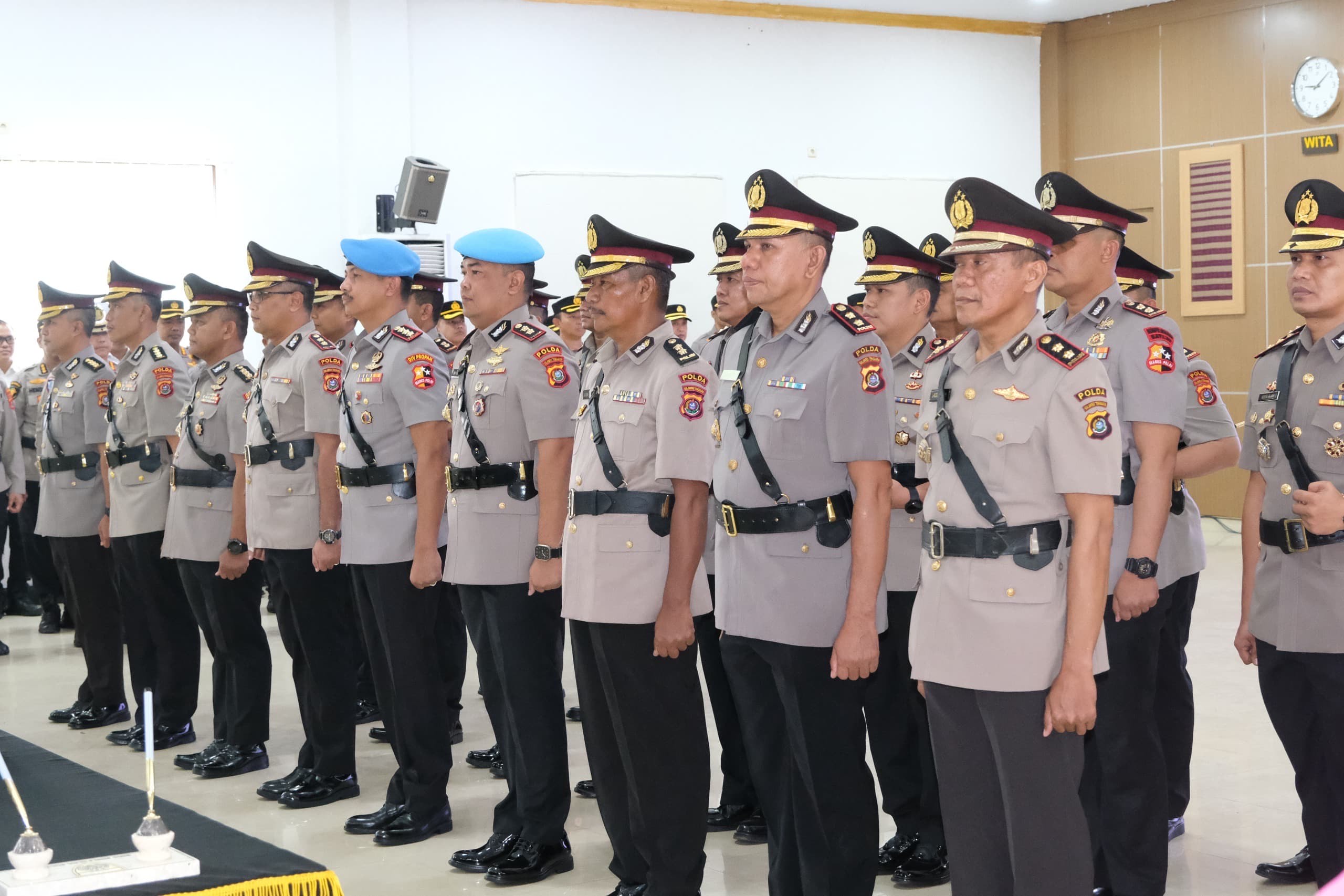 Mutasi Besar di Polda Sultra: 7 Kapolres dan Pejabat Utama Berganti 1 Mutasi Besar di Polda Sultra: 7 Kapolres dan Pejabat Utama Berganti