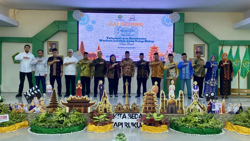 Kemenag Luncurkan Video Dokumenter Desa Suka Damai Mubar, Contoh Hidup Moderasi Beragama di Sultra 1 Kemenag Luncurkan Video Dokumenter Desa Suka Damai Mubar, Contoh Hidup Moderasi Beragama di Sultra