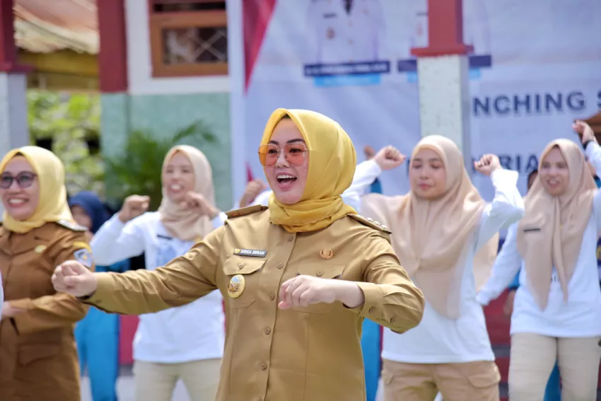 Pemkot Kendari Launching Senam Lulo Bugar dan Makan Bergizi Gratis di SDN 26 Kendari