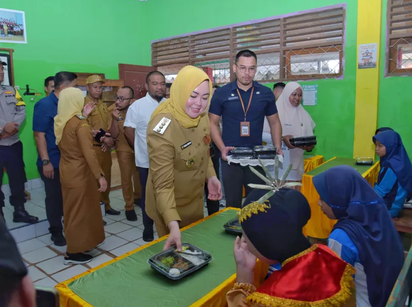 Pemkot Kendari Launching Makan Bergizi Gratis dan Senam Lulo Bugar di SDN 26 Kendari