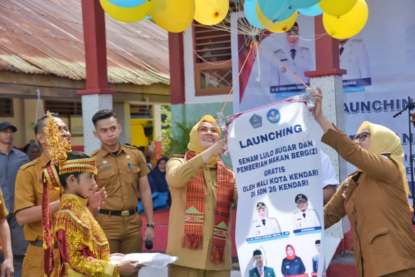 Pemkot Kendari Launching Senam Lulo Bugar dan Makan Bergizi Gratis di SDN 26 Kendari