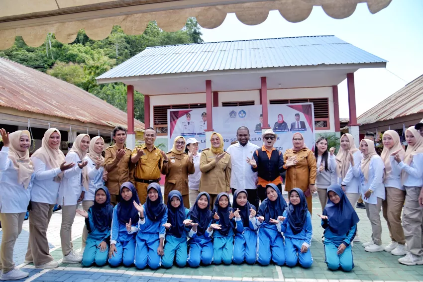 Pemkot Kendari Launching Senam Lulo Bugar dan Makan Bergizi Gratis di SDN 26 Kendari