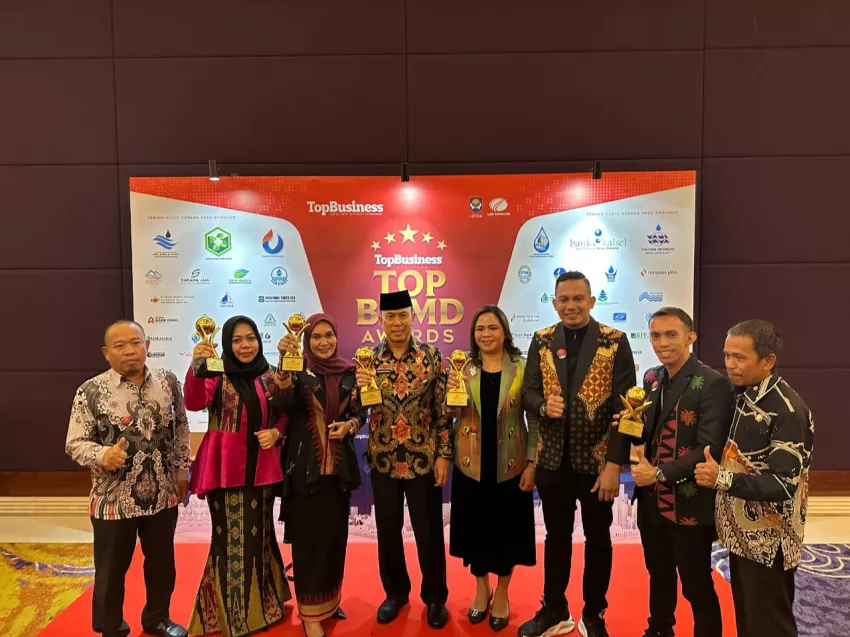 BPR Bahteramas Kolaka Dianugerahi Penghargaan Bintang 4, Dirutnya Diganjar Top CEO