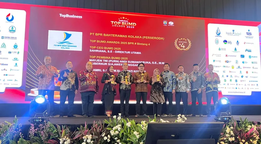 BPR Bahteramas Kolaka Dianugerahi Penghargaan Bintang 4, Dirutnya Diganjar Top CEO