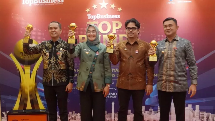 Wali Kota Kendari Raih Penghargaan Top Pembina BUMD 2025 3 Wali Kota Kendari Raih Penghargaan Top Pembina BUMD 2025