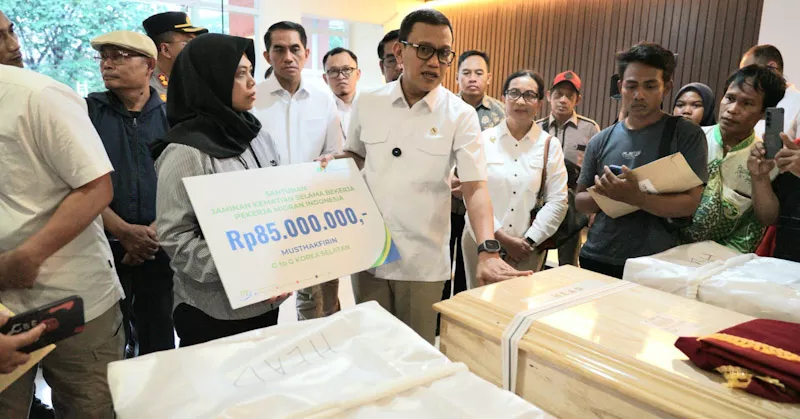 Lindungi Pekerja Migran Indonesia, BPJS Ketenagakerjaan Serahkan Santunan Kematian kepada Keluarga Musthakfirin 1 Lindungi Pekerja Migran Indonesia, BPJS Ketenagakerjaan Serahkan Santunan Kematian kepada Keluarga Musthakfirin