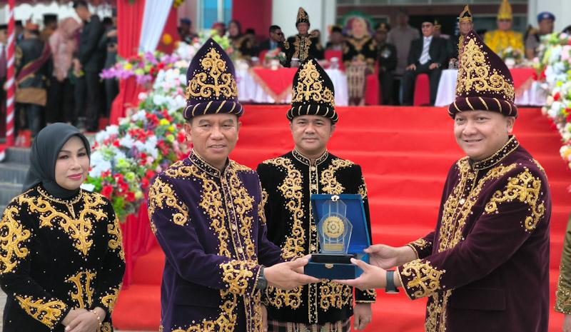 Kado HUT ke-22, Pemda Konsel Gratiskan Layanan Kesehatan untuk Warganya, Cukup Pakai KTP/KK 1 Kado HUT ke-22, Pemda Konsel Gratiskan Layanan Kesehatan untuk Warganya, Cukup Pakai KTP/KK