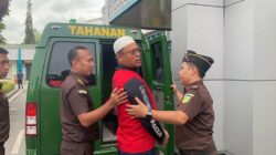 Kepala KUPP Kolaka Ditahan Kejati Sultra Terkait Dugaan Terima Suap Persetujuan Berlayar 11 Kepala KUPP Kolaka Ditahan Kejati Sultra Terkait Dugaan Terima Suap Persetujuan Berlayar