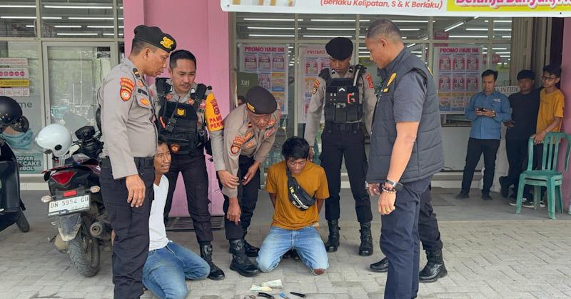 Dua Tukang Parkir Liar Berbekal Badik di Kawasan Kampus Baru Diamankan Polisi