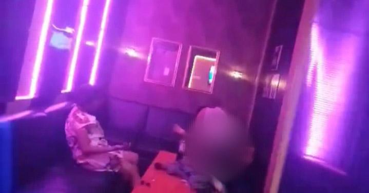 Video Bokep di Tempat Karaoke, Diduga Terjadi di Wakatobi 1 video bokep wakatobi, video bokep sultra, bokep wakatobi, bokep di tempat karaoke, bokep karaoke wakatobi