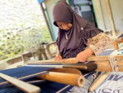 Motif Unik dan Warna Alami, Kain Tenun Kendari Diminati hingga Mancanegara