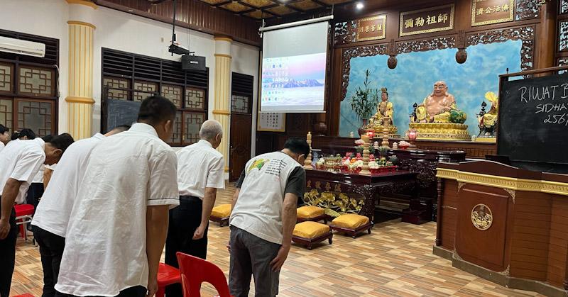 Pesan Hari Raya Waisak 2025 di Kendari: Jaga Kedamaian dan Saling Membantu 1 Pesan Hari Raya Waisak 2025 di Kendari: Jaga Kedamaian dan Saling Membantu