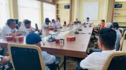 Dugaan Penyalahgunaan Jabatan, Rektor UHO Mangkir dari Panggilan DPRD Sultra 9 Dugaan Penyalahgunaan Jabatan, Rektor UHO Mangkir dari Panggilan DPRD Sultra