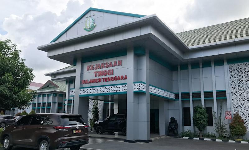 Asrun Lio Penuhi Panggilan Kejati Sultra sebagai Saksi Kasus Dugaan Korupsi di Kantor Penghubung 1 Asrun Lio Penuhi Panggilan Kejati Sultra sebagai Saksi Kasus Dugaan Korupsi di Kantor Penghubung