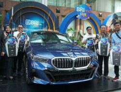 Apresiasi Nasabah Loyal, BRI Serahkan Hadiah BRImo FSTVL 2024 kepada Para Pemenang