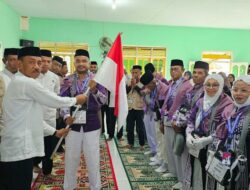 Lepas 20 Jemaah Calon Haji, Wabup Ali Basa: Jaga Kesehatan dan Doakan Kemajuan Mubar