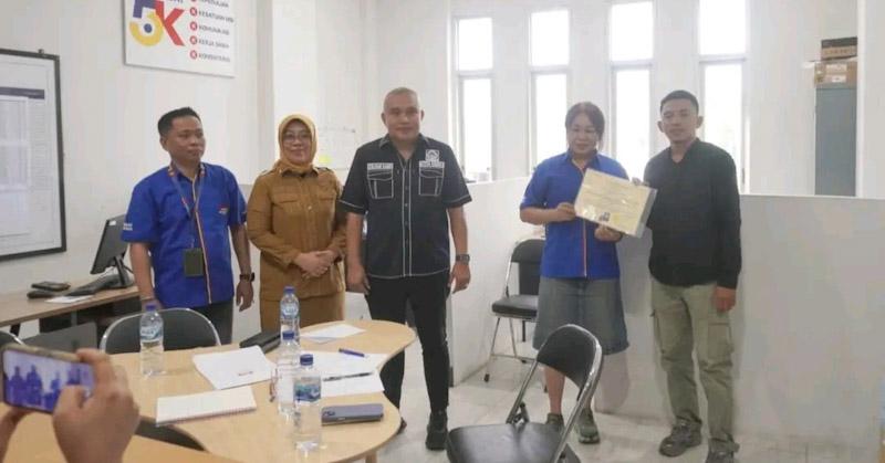 DPRD Kendari Tuntaskan Masalah Dugaan Penahanan Ijazah di Mandala Finance 1 DPRD Kendari Tuntaskan Masalah Dugaan Penahanan Ijazah di Mandala Finance