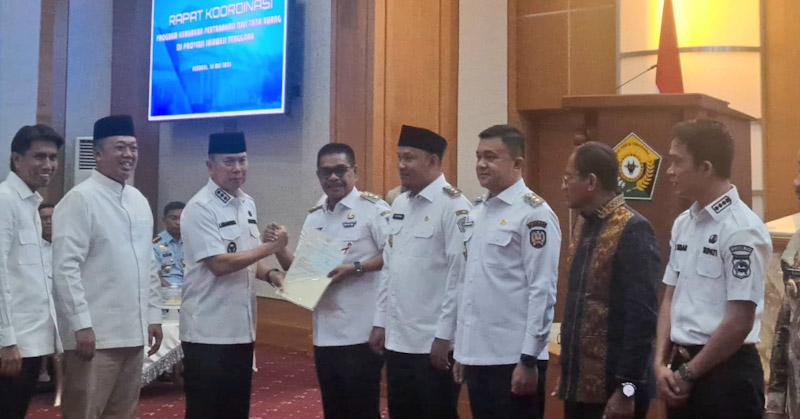 Menteri ATR Serahkan 445 Sertifikat Tanah Aset Pemerintah dan Tanah Wakaf Rumah Ibadah di Sultra 1 Menteri ATR Serahkan 445 Sertifikat Tanah Aset Pemerintah dan Tanah Wakaf Rumah Ibadah di Sultra