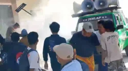 Pengadilan Negeri Kendari Digeruduk, Massa Ngamuk Tolak Eksekusi Lahan Keluarga 4 Pengadilan Negeri Kendari Digeruduk, Massa Ngamuk Tolak Eksekusi Lahan Keluarga