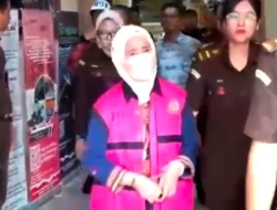 Mantan Sekda Kendari Nahwa Umar Ditahan dalam Kasus Korupsi Anggaran 2020