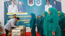 Bupati Mubar Kukuhkan TP PKK 2025–2030, Tekankan Peran Strategis Perempuan 3 Bupati Mubar Kukuhkan TP PKK 2025–2030, Tekankan Peran Strategis Perempuan