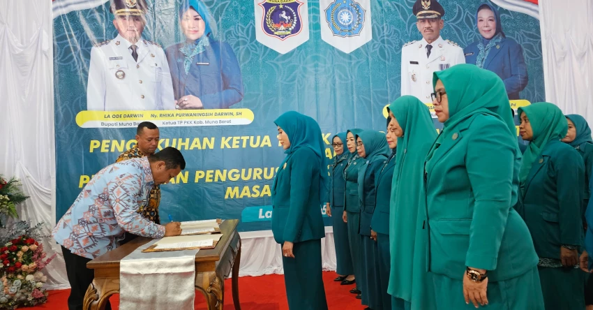 Bupati Mubar Kukuhkan TP PKK 2025–2030, Tekankan Peran Strategis Perempuan 1 Bupati Mubar Kukuhkan TP PKK 2025–2030, Tekankan Peran Strategis Perempuan