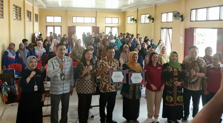OJK, Bank Sultra dan BPR Bahteramas Bombana Beri Edukasi Keuangan Warga di Rumbia Tengah 3 OJK, Bank Sultra dan BPR Bahteramas Bombana Beri Edukasi Keuangan Warga di Rumbia Tengah