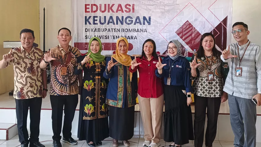 OJK, Bank Sultra dan BPR Bahteramas Bombana Beri Edukasi Keuangan Warga di Rumbia Tengah 1 OJK, Bank Sultra dan BPR Bahteramas Bombana Beri Edukasi Keuangan Warga di Rumbia Tengah