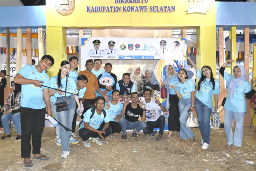 Meriahkan HUT Konsel ke-61, BPR Bahteramas Tebar Ratusan Paket Sembako Murah