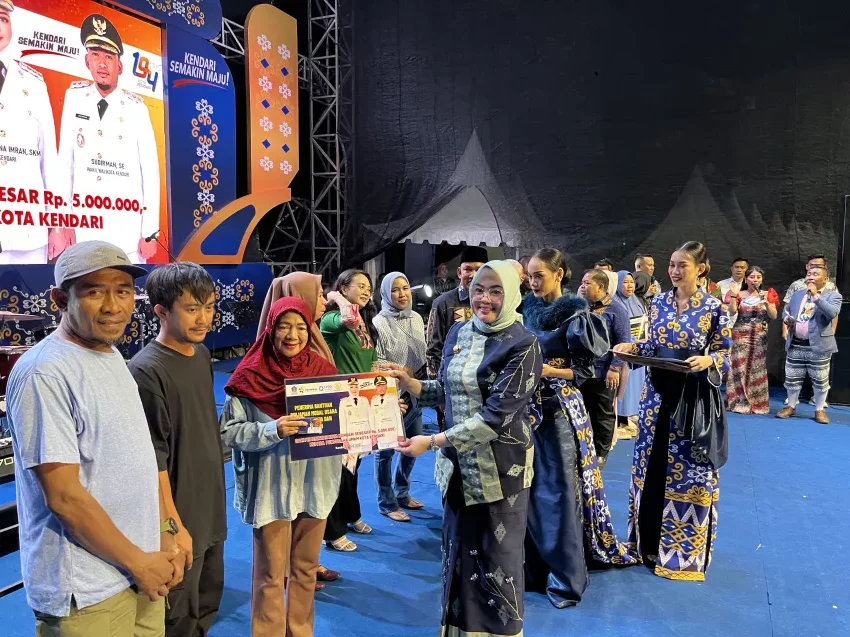 Pameran Expo IKM Resmi Ditutup, Wali Kota Kendari Launching Pinjaman Tanpa Bunga untuk UMKM 3 Pameran Expo IKM Resmi Ditutup, Wali Kota Kendari Launching Pinjaman Tanpa Bunga untuk UMKM