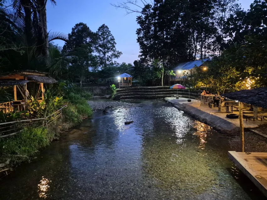 Rumah-Rumah Pinggir Kali di Kolaka Timur, Destinasi Wisata yang Menyatu dengan Alam 1 Rumah-Rumah Pinggir Kali di Kolaka Timur, Destinasi Wisata yang Menyatu dengan Alam