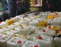 Polda Sultra Gerebek Gudang Arak Ilegal di Kendari, 1 Ton Miras Disita