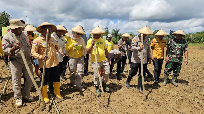 Dukung Ketahanan Pangan, Bupati Mubar Luncurkan Program Petani Keren