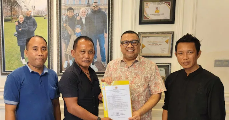 AJP Serahkan Mandat, DPC MKGR Buton Utara Resmi Terbentuk 1 AJP Serahkan Mandat, DPC MKGR Buton Utara Resmi Terbentuk