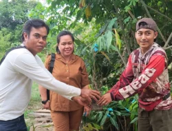 Puluhan KK di Desa Sido Makmur Mubar Terima Bibit Durian, Bagian dari Program Ketahanan Pangan