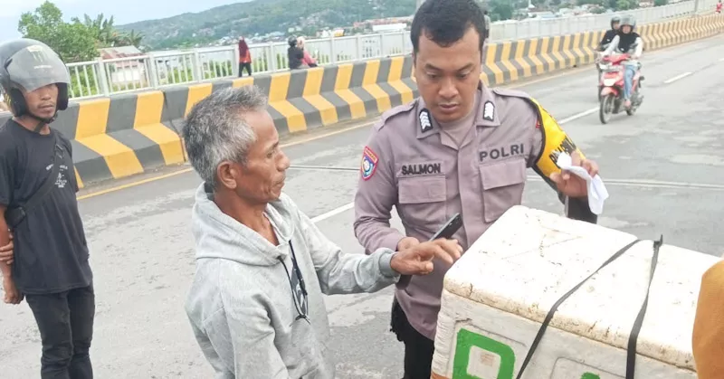 Penjual Ikan di Kendari Jadi Korban Penganiayaan, Leher Terluka Parah akibat Sabetan Parang 1 Penjual Ikan di Kendari Jadi Korban Penganiayaan, Leher Terluka Parah akibat Sabetan Parang